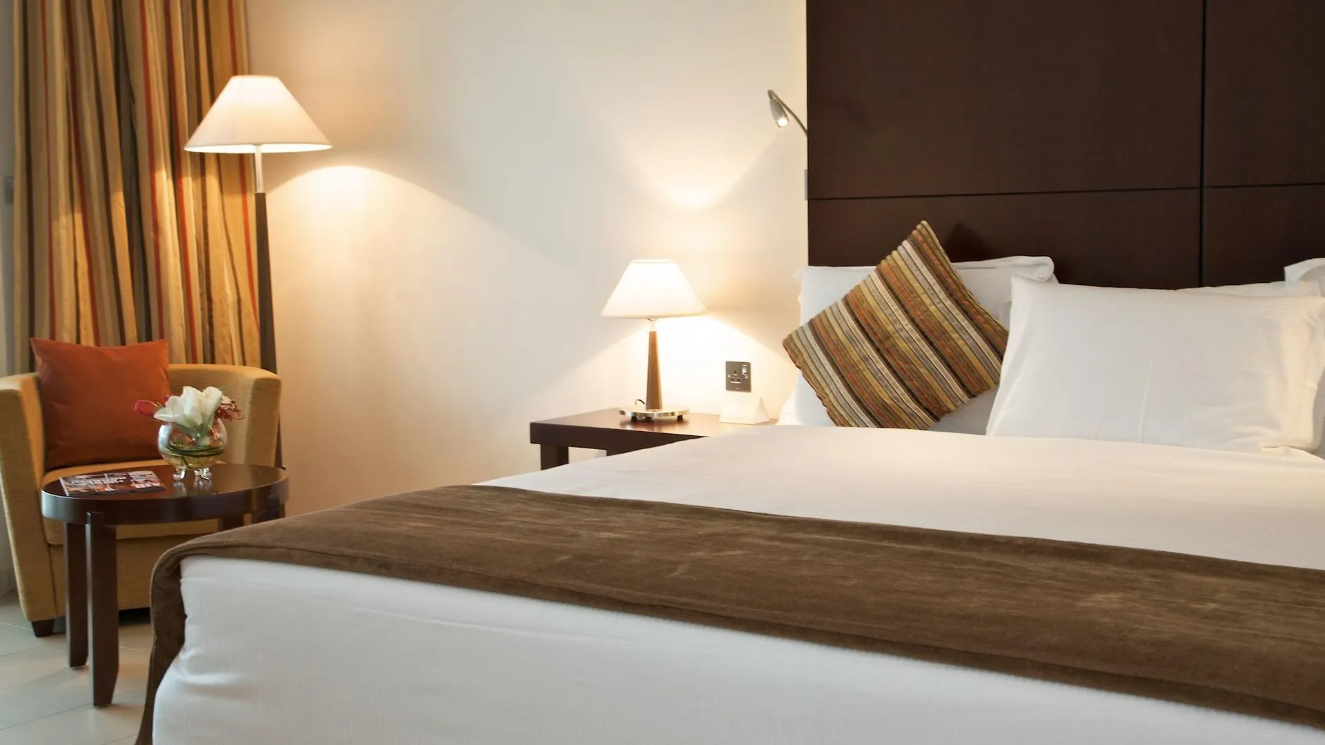 אבו דאבי Metropolitan Al Mafraq Hotel
