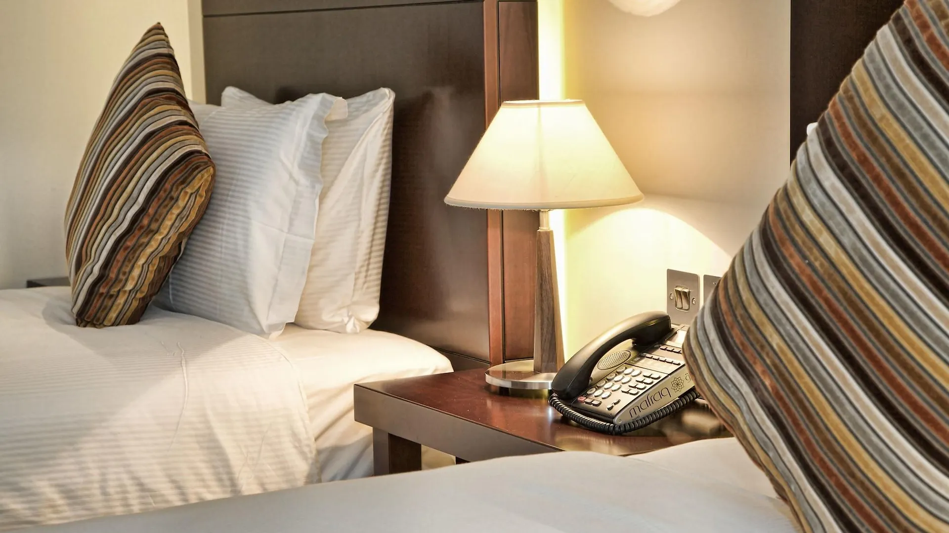 אבו דאבי Metropolitan Al Mafraq Hotel 4*, אבו דאבי