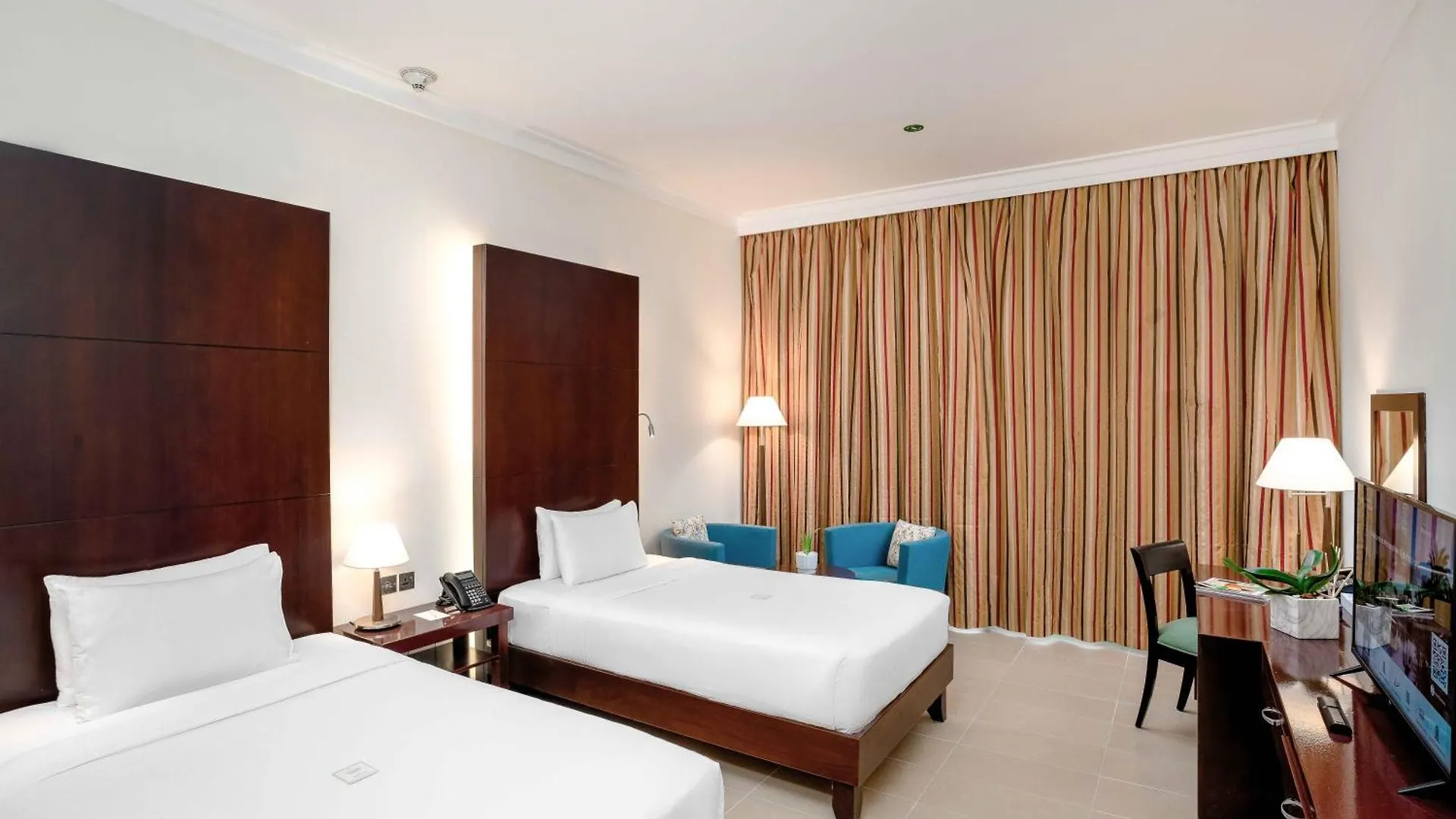 אבו דאבי Metropolitan Al Mafraq Hotel 4*, אבו דאבי