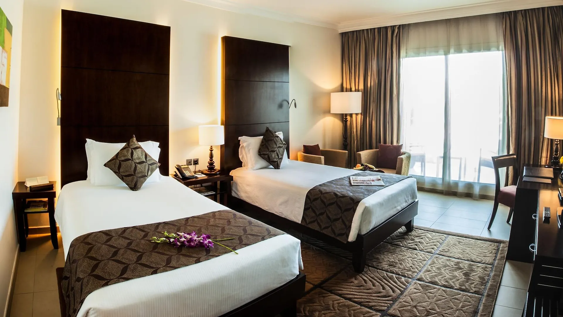 Metropolitan Al Mafraq Hotel Abu Dabi 4*,